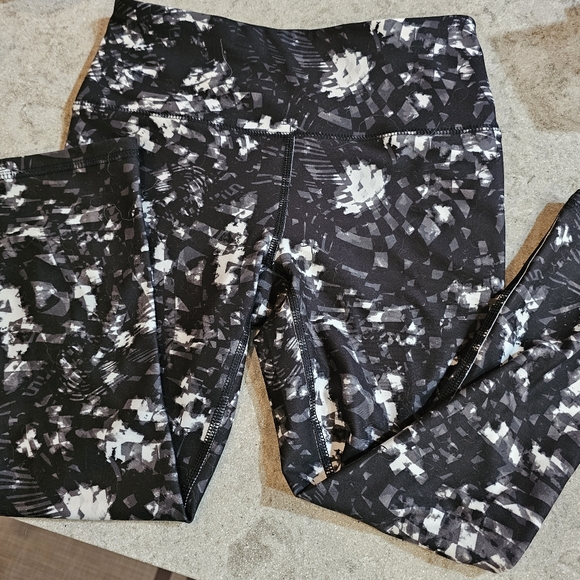 DSGHigh Rise Capri XS - Picture 1 of 3